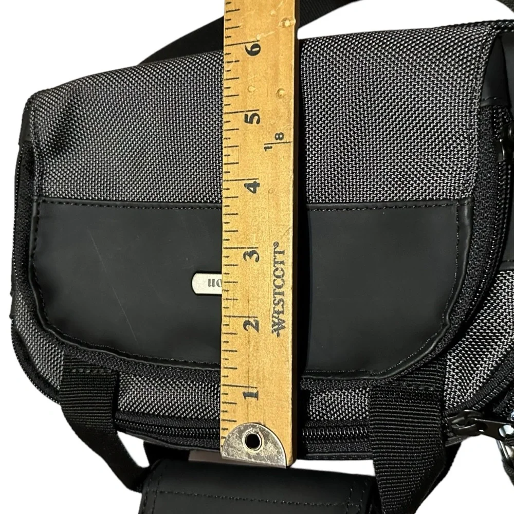 Canon Camera Deluxe Soft Bag Digital Camera Medium Carrying Case Black SC-80